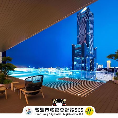Tai Urban Resort Гаосюн Екстер'єр фото The pool at the rooftop of the hotel
