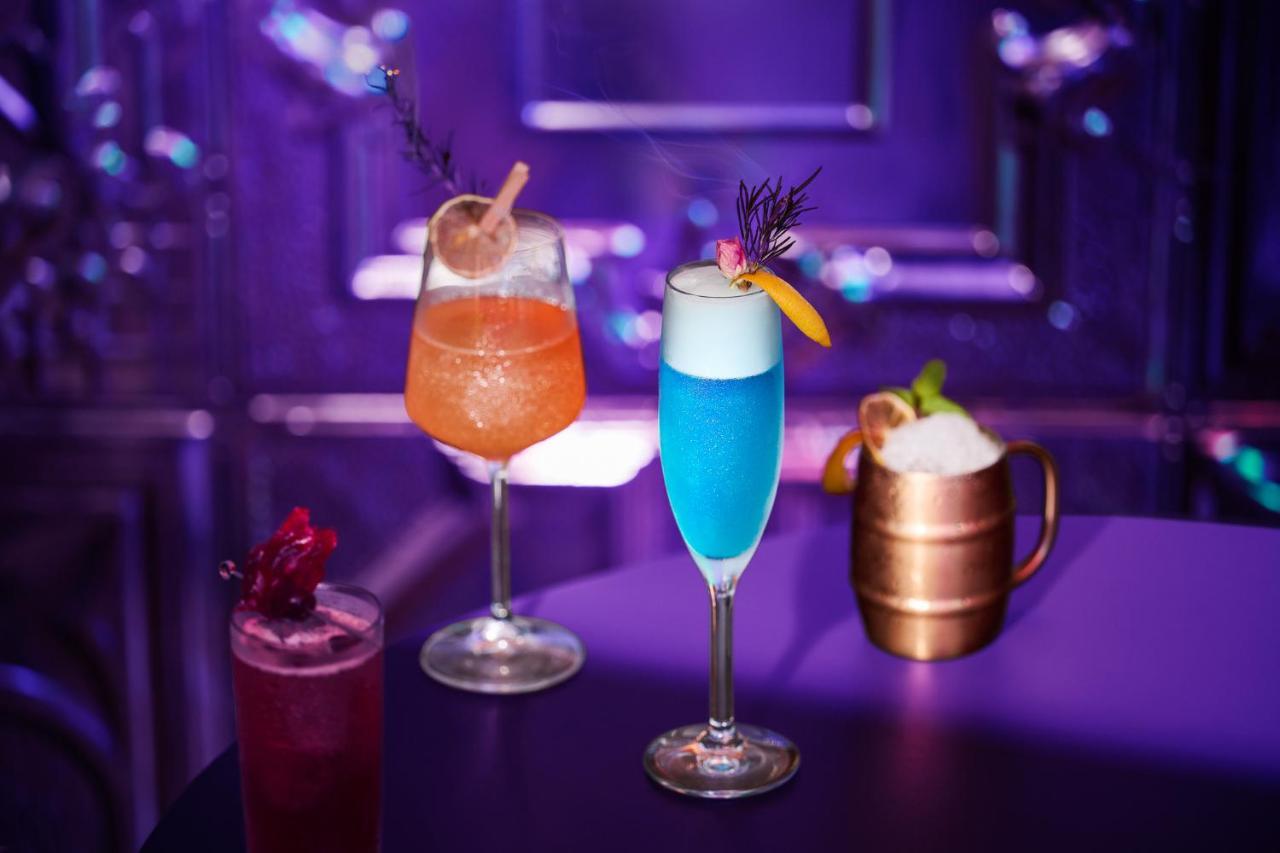 Tai Urban Resort Гаосюн Екстер'єр фото Cocktails at the bar